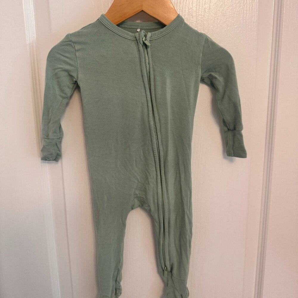 Posh Peanut zippered onesie 6-9m